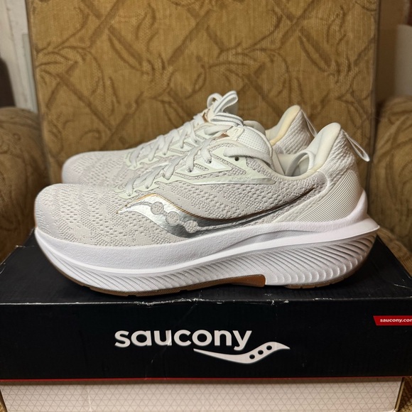 Saucony Shoes - Saucony Echelon 9,‎ Running Shoe Womens, White/Gum Size 8